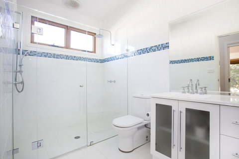 33 Bangalow - Narrawallee's Beautiful Bungalow - Accommodation Broome 3