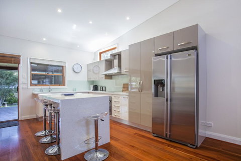 33 Bangalow - Narrawallee's Beautiful Bungalow - Accommodation Broome 2