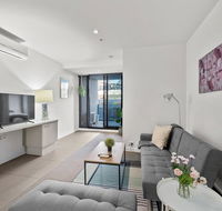 A Bright  Airy CBD Apt Next to Southern Cross - Accommodation Broome