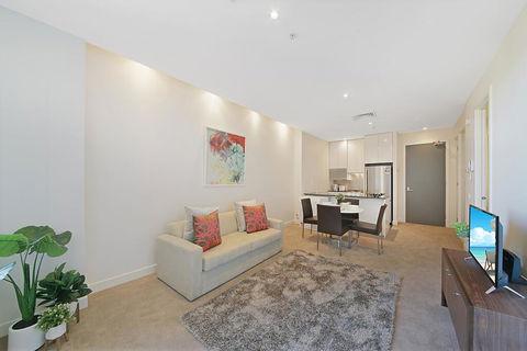 A Comfy & Central 2BR Apt Near Flinders Station - Accommodation Broome 1