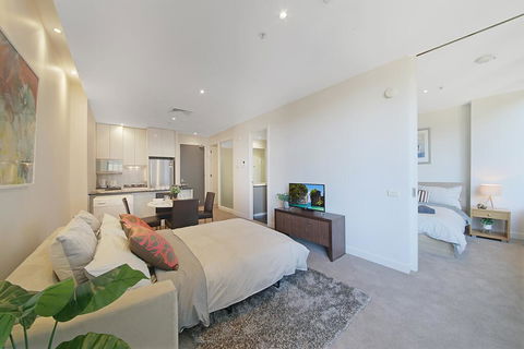 A Comfy & Central 2BR Apt Near Flinders Station - Accommodation Broome 2