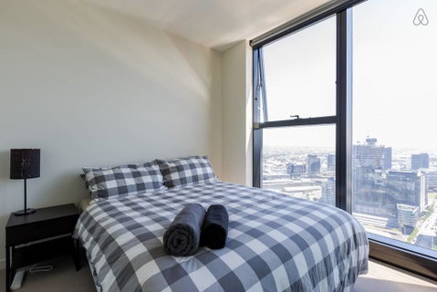 A Cozy CBD Suite With Spectacular City Views - Accommodation Broome 1