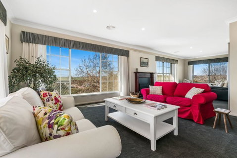 A House With A View, Molong. NSW - Accommodation Broome 3
