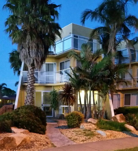 Abel Tasman On Esplanade - Accommodation Broome 3