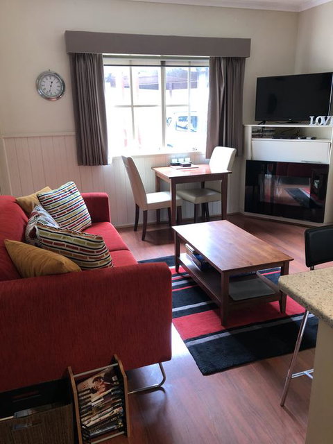 About Time Retreats- Studio Three - Accommodation Broome 3