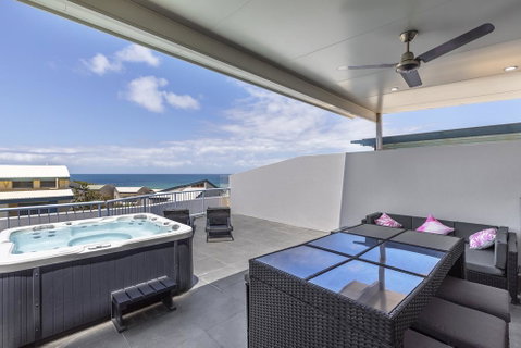 Absolute Beachfront Penthouse, Castaways Beach - Accommodation Broome 1