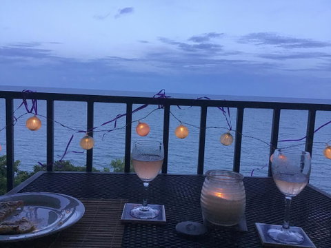 Absolute Beachfront With Million Dollar Views - Accommodation Broome 1