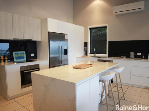 Absolutely Avoca - 114a Avoca Drive, Avoca Beach - Accommodation Broome 1
