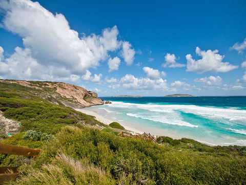 Acclaim Pine Grove Holiday Park - Accommodation Broome 1