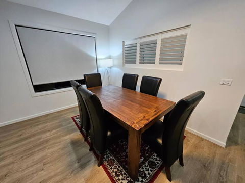 E 4 Room Retreat Family Friendly - Accommodation Broome 4