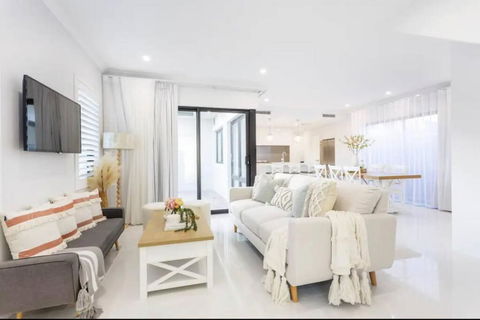 East Vic Park Luxe New Home - Accommodation Broome 0