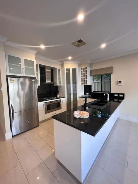 Executive Villa Close To CBD With Spa - Accommodation Broome 0