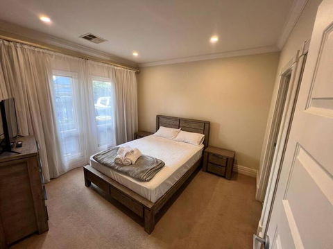 Executive Villa Close To CBD With Spa - Accommodation Broome 1