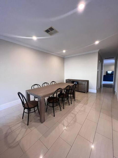 Executive Villa Close To CBD With Spa - Accommodation Broome 3