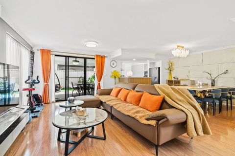 Equitice Autumn Moonlight Villa - Accommodation Broome 0