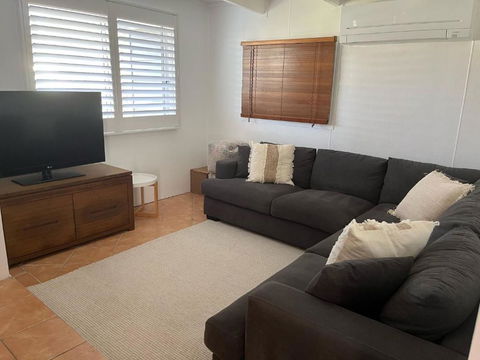 Family Getaway By The Lake - Accommodation Broome 3