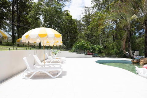 Family Getaway Poolside Fun & Wildlife Spotting - Accommodation Broome 2