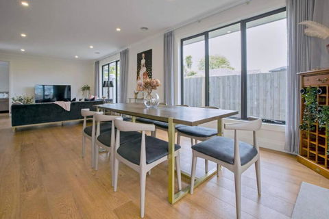 Family Fairyland 4 BRM 3 BATH Near Chadstone SC - Accommodation Broome 1