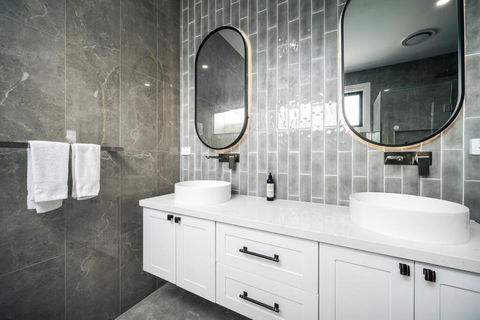 Family Fairyland 4 BRM 3 BATH Near Chadstone SC - Accommodation Broome 4