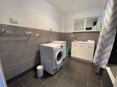 Family Friendly 4BR Townhouse Near Mt. Stromlo - Accommodation Broome 3