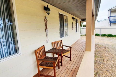 Family Friendly Beach House - Accommodation Broome 3