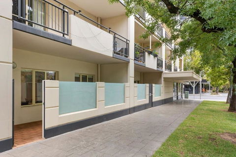 Family Friendly CBD 3BR Apt Hurtle Square - Accommodation Broome 4