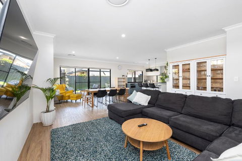 Family Friendly Close 2 Airport, Optus, Crown & City - Accommodation Broome 0
