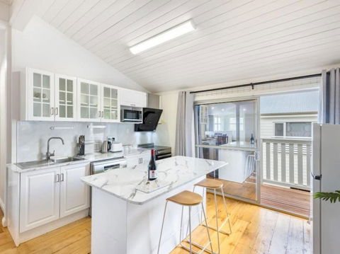 Family Friendly Cozy 4BR House At Annerley - Accommodation Broome 0