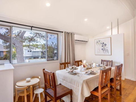 Family Friendly Cozy 4BR House At Annerley - Accommodation Broome 1