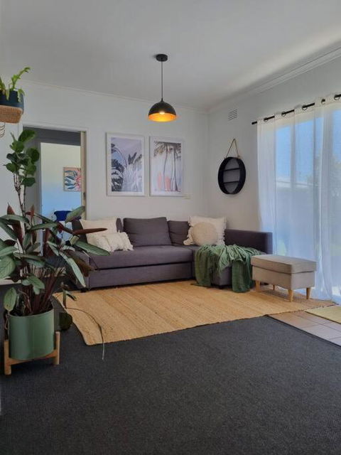Family Friendly Home In Belmont - Accommodation Broome 0