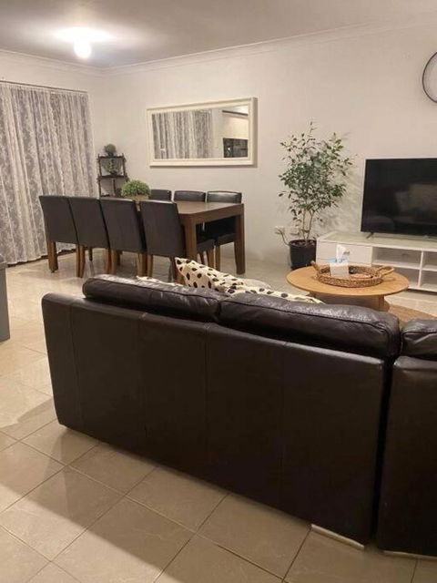 Family Home Away From Home - Accommodation Broome 4