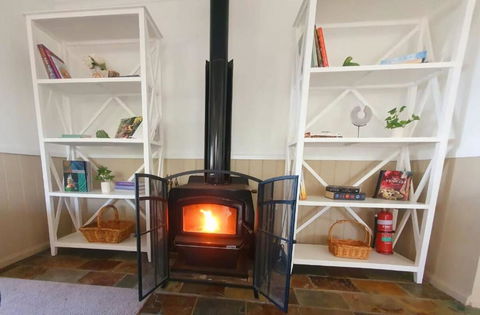 Family Friendly Waterfront Home With Games - Accommodation Broome 3