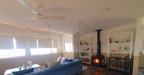 Family Friendly Waterfront Home With Games - Accommodation Broome 4