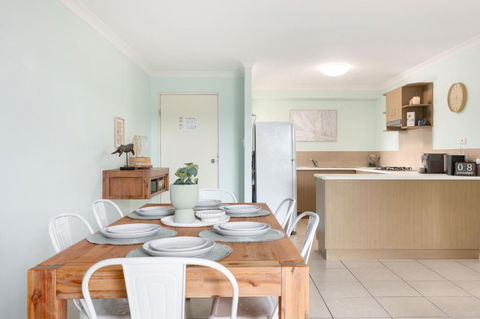 Family Friendly Apartment - 1 Minute Walk To Beach - Accommodation Broome 1