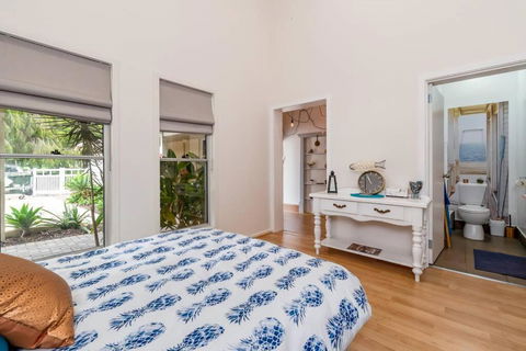 Gawler Townhouses 1C , 1 Queen Bed - Accommodation Broome 0