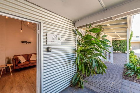 Gawler Townhouses 1C , 1 Queen Bed - Accommodation Broome 1