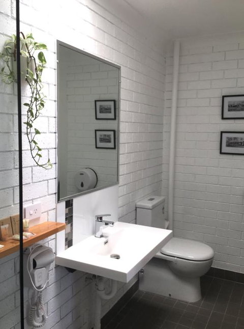 Gin Gin Village Motor Inn Motel QLD - Accommodation Broome 4