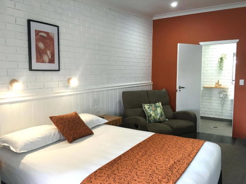 Gin Gin Village Motor Inn Motel QLD - Accommodation Broome 0