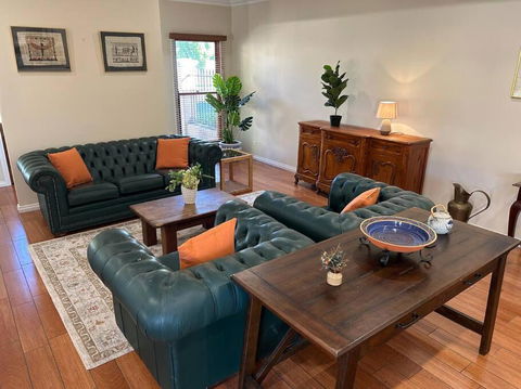 Grand Retreat In Peaceful Street - Accommodation Broome 0