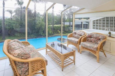 Hawthorndene Masterpiece Squash Court Pool - Accommodation Broome 3