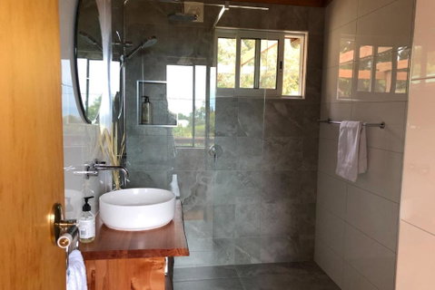 HEXAGON BEACH HOUSE Binalong Bay Of Fires Views - Accommodation Broome 3