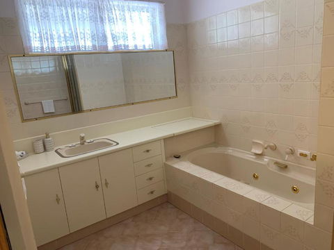 Hockey Manor - Accommodation Broome 3