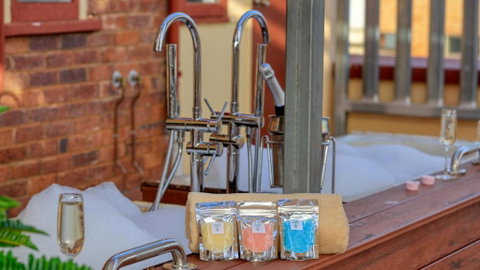 Hotel Corones - Accommodation Broome 3