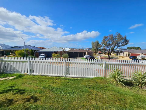 House In Ellenbrook - Accommodation Broome 1