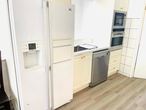 House In Thomastown - Accommodation Broome 2