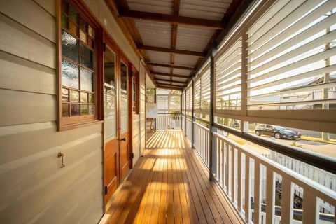 House Of Fairy Wren -Charming Queenslander Cottage Mins Drive To Brisbane CBD And Gabba Stadium! - Accommodation Broome 1
