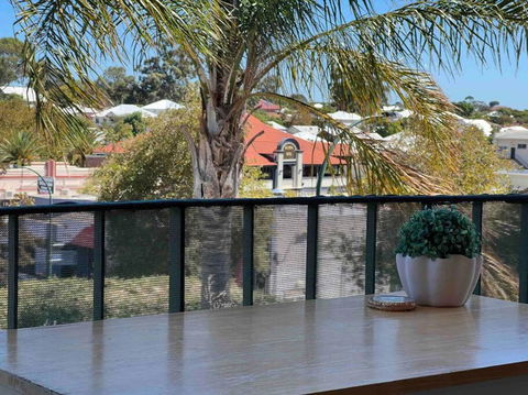 Humble & Cosy, In The Heart Of East Vic Park - Accommodation Broome 1