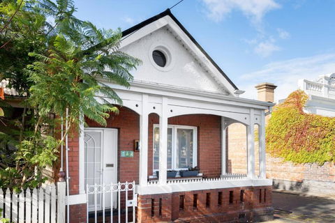 Iconic Lygon Street Home - Accommodation Broome 2
