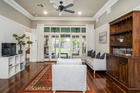 Incredible 3-Bed Renovated Home With Huge Garden - Accommodation Broome 0