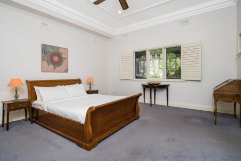 Incredible 3-Bed Renovated Home With Huge Garden - Accommodation Broome 1